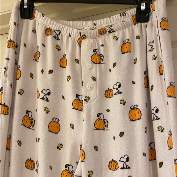 American Eagle Outfitters White Lounge Pants Snoopy with Pumpkins. Sz M - Picture 2 of 4